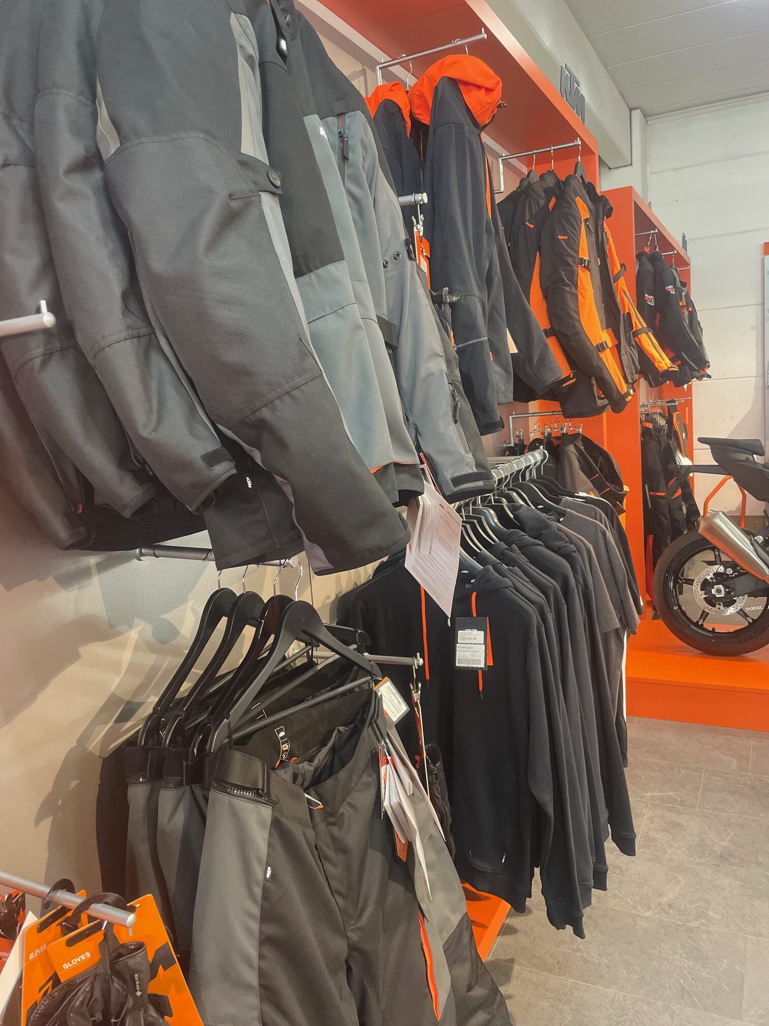 Du betrachtest gerade Adventsaktion: -30% auf sämtliche KTM/Husqvarna/GasGas Bekleidung